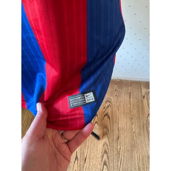 BARCELONA V-Neck Short Sleeve T-Shirt Jersey Size Large - Picture 4 of 8